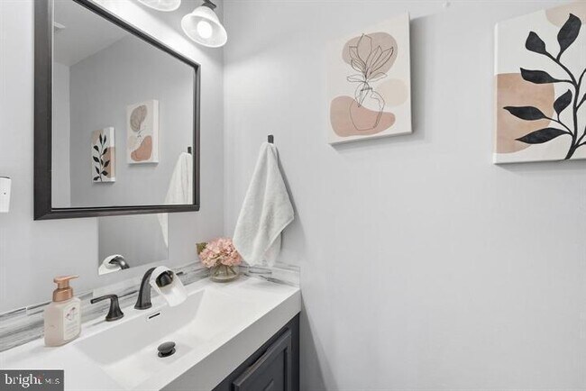 Foto del edificio - 15208 Cloverdale Rd