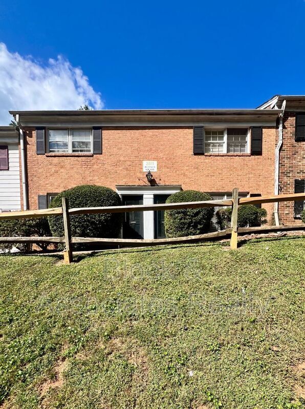 Foto del edificio - 2811 Bleeker Sq