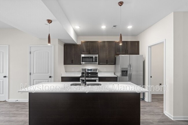 Building Photo - 206-A-206 E Johnson Cir