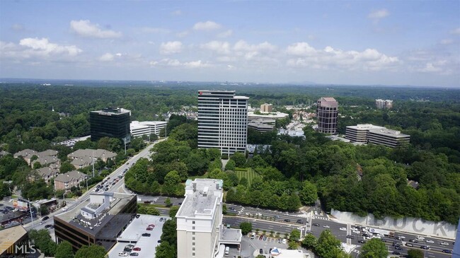 Foto del edificio - 3338 Peachtree St NE