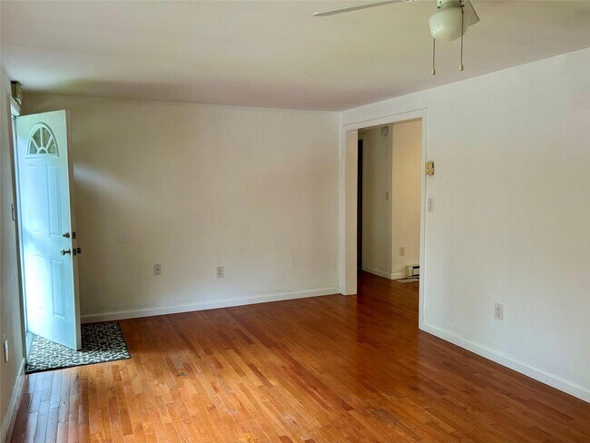Foto del edificio - 15 Quogue Rd