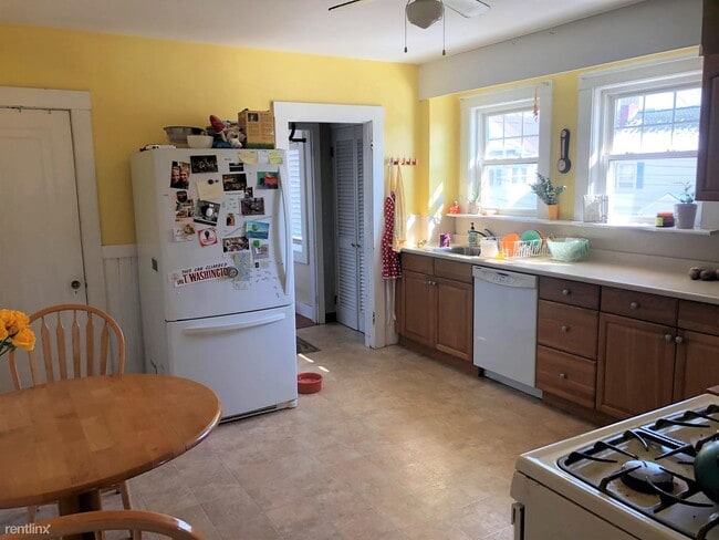 Building Photo - 2 br, 1 bath Duplex - 335 Arlington St Sec...