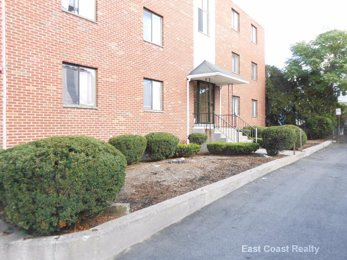 12 Cottage Ct Unit 2, Newton, MA 02458 Apartment for Rent in Newton