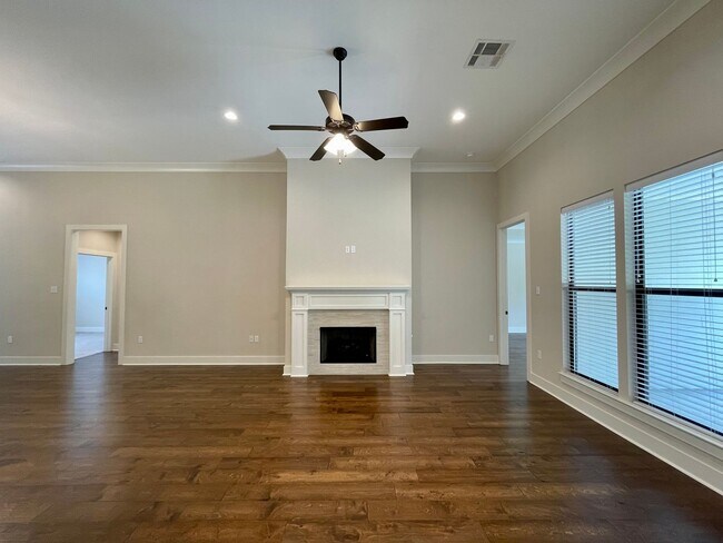 Foto del edificio - Beautiful 4 bed 3 bath home in Villas at Whiteoak