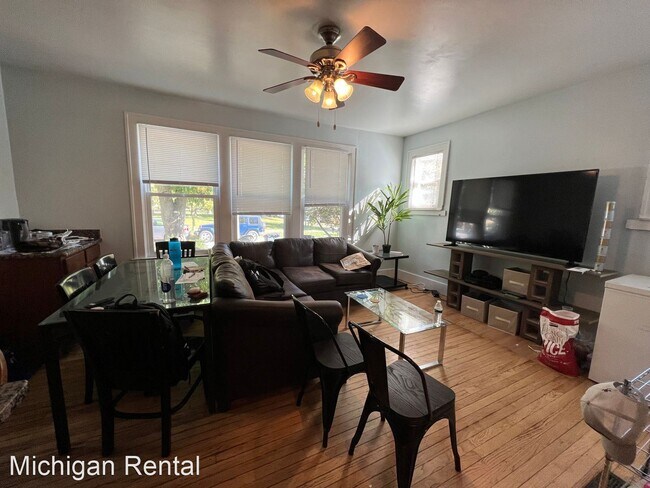 Foto del edificio - 8 br, 3 bath House - 546 Walnut