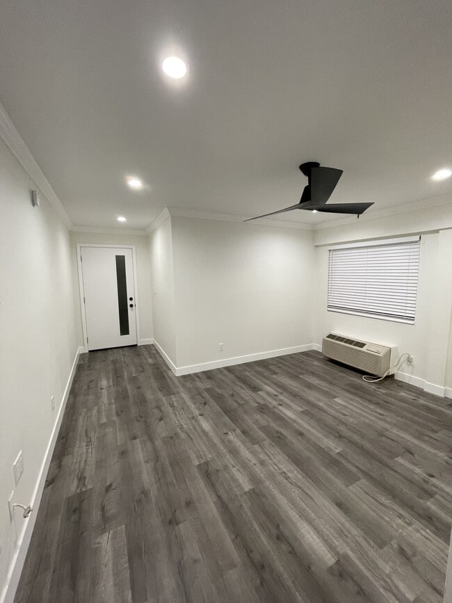 Building Photo - 5743 Klump Ave