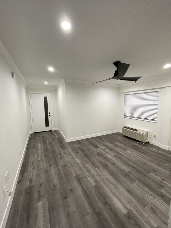 Foto del edificio - 5743 Klump Ave