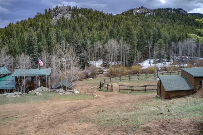 Building Photo - 11 Ranch Trl