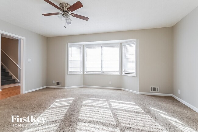 Building Photo - 2047 Lake Ridge Terrace
