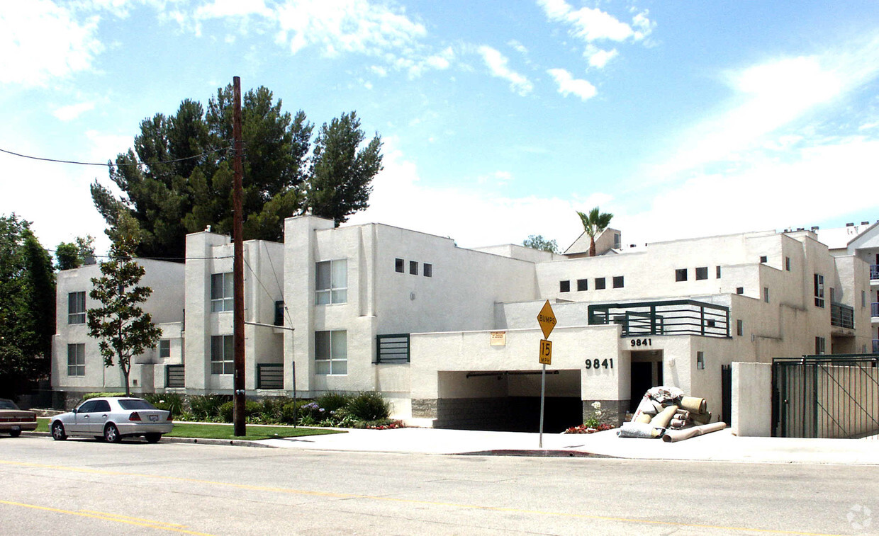 Building Photo - Oakridge Apartments