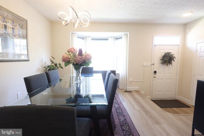 Foto del edificio - 1424 Falcon Nest Ct