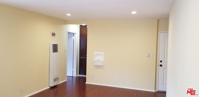 Building Photo - 5950 Carlton Way