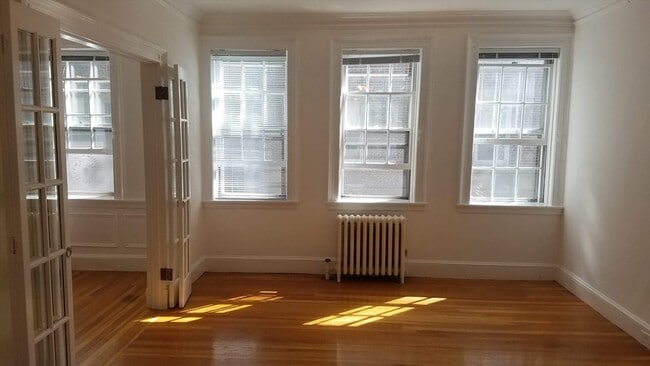 Building Photo - 77 Martin St