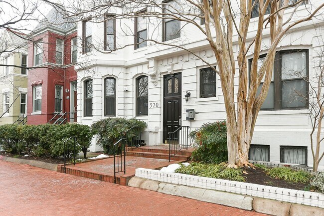 Foto del edificio - Elegant 2 Bedroom In Capitol Hill, Hardwoo...