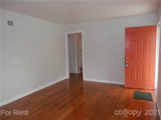 Building Photo - 2827 Burbank Dr
