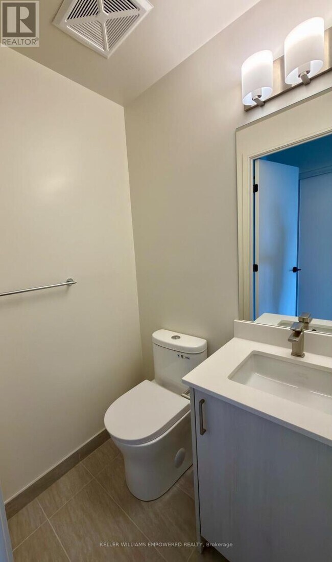 Photo du bâtiment - 8020 Derry Rd W