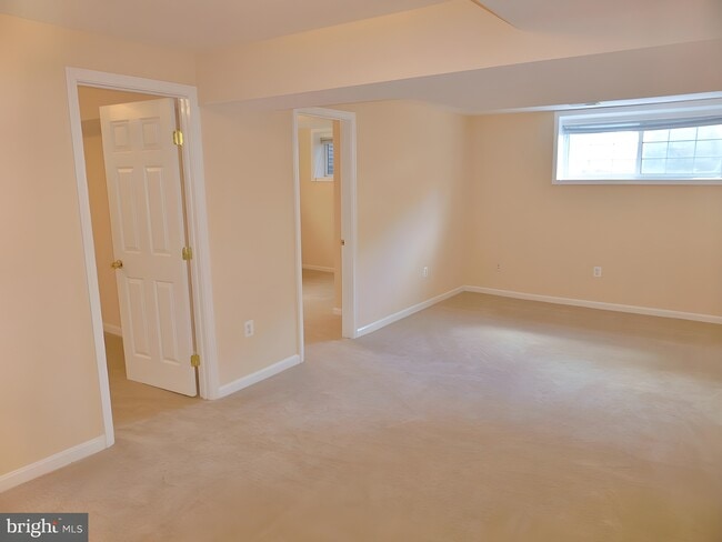 Building Photo - 5208 Heming Ave