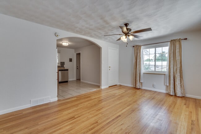 Foto del edificio - 1625 S Beach Ct