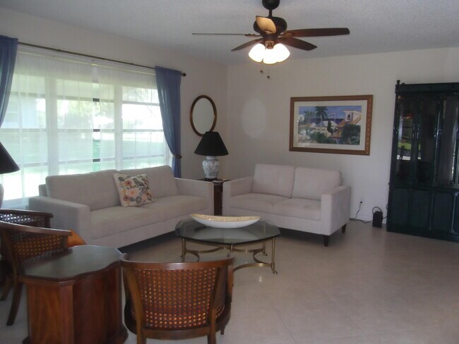Building Photo - 1170 S Drive Cir
