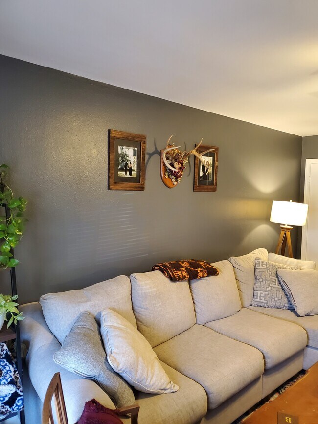 Viviendo - 15346 Crystal Dr