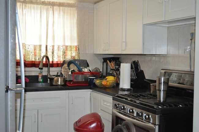 Standard Kitchen - 18715 Baisley Blvd