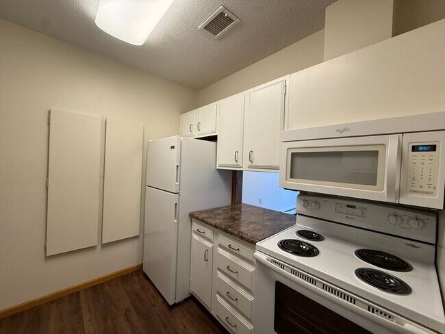Building Photo - $1,195 | 2 Bedroom, 1 Bathroom CONDO | Designed for Ages 55+ | Pet Friendly | Available for Immed...
