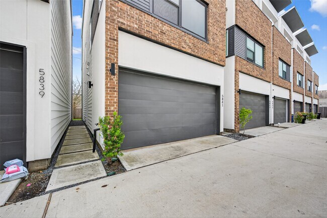 Foto del edificio - 5841 Dolores St