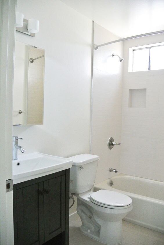 Bathroom - 441 N Virgil Ave