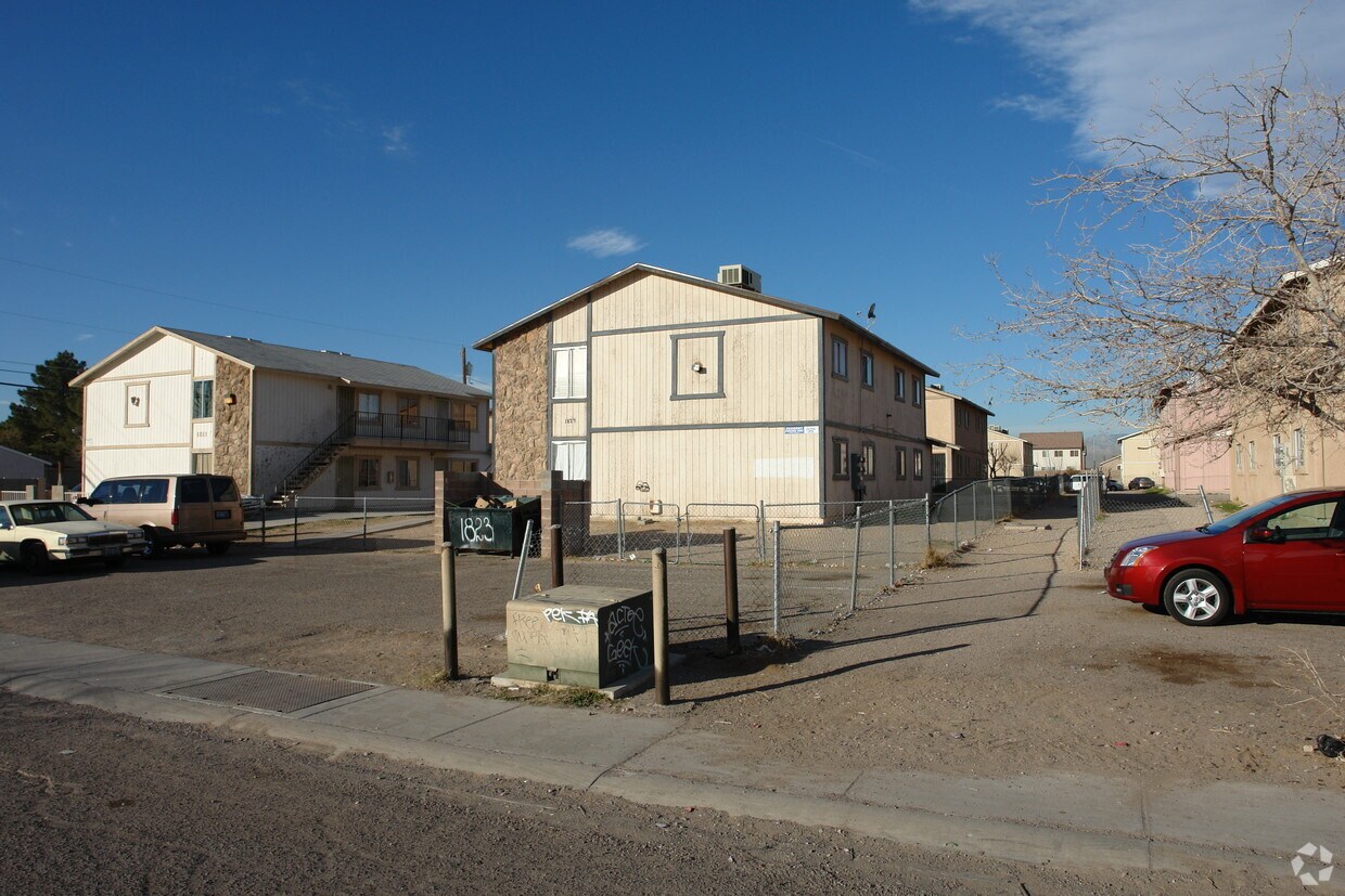 Building Photo - Kell Estates
