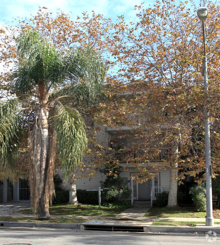 Foto del edificio - 1026 Roswell Ave