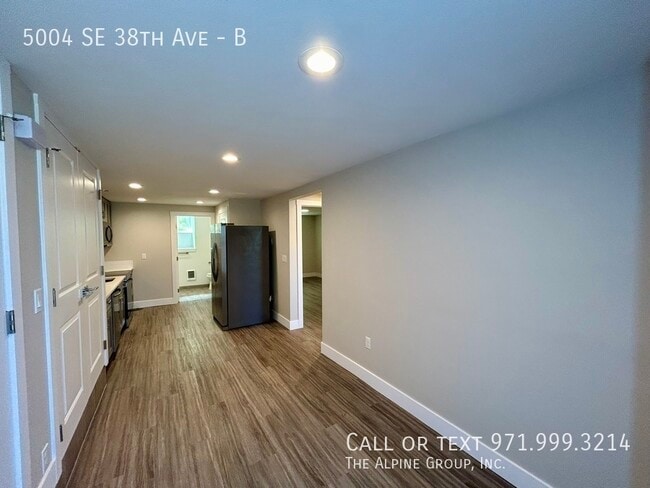 Building Photo - 5004 SE 38th Ave