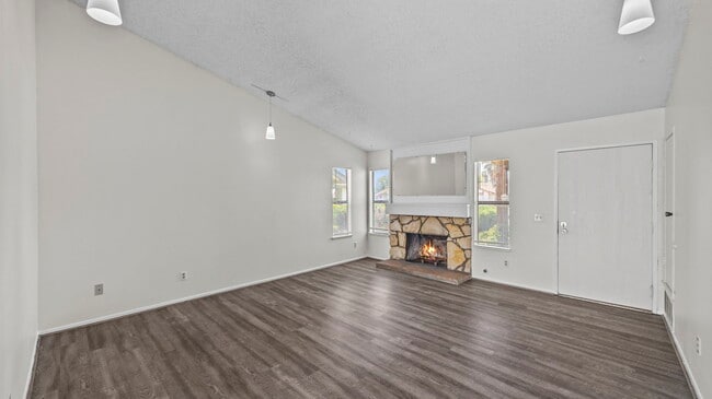 Foto del edificio - 8469 Comet St