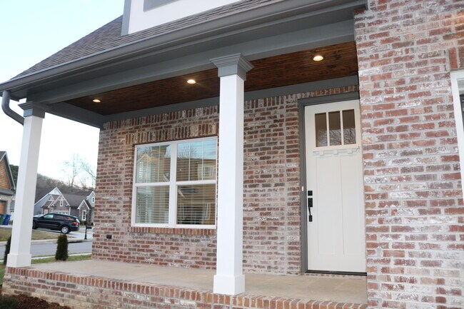 Foto del edificio - 8360 Glenshire Ln