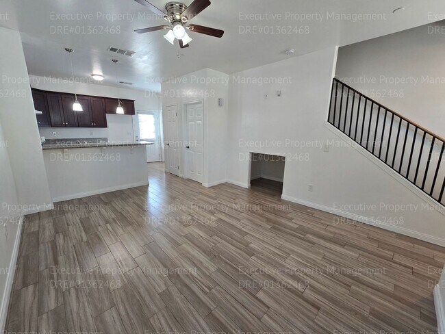 Foto del edificio - Bluehorse Townhomes