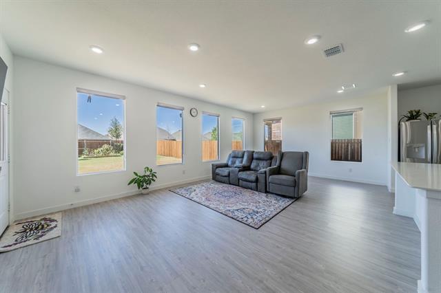 Foto del edificio - 7021 Black Ash Ln