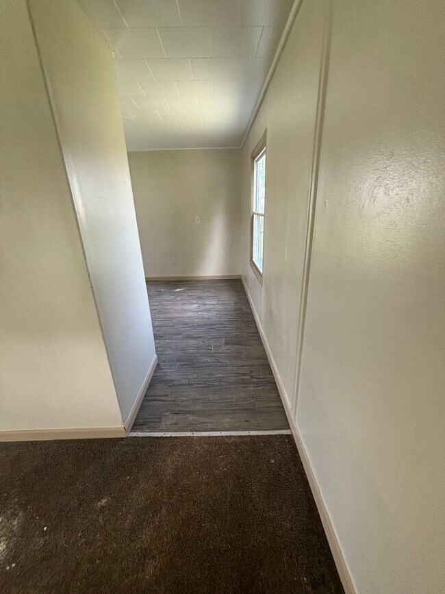 Building Photo - 717 St Barbara Ln