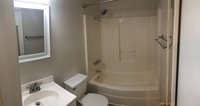 Bathroom 1 - 16 Glen Iris Park S