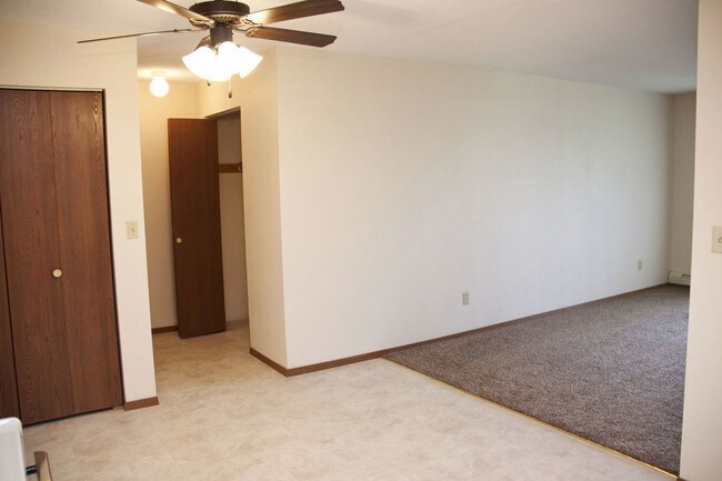 Building Photo - 2 bedroom in Buffalo for August 1st