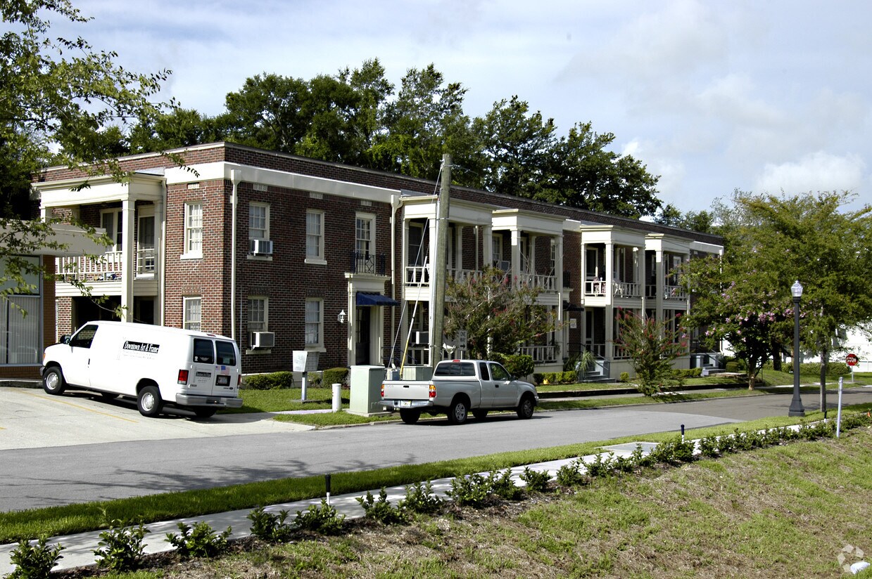 100 W Walnut St, Lakeland, FL 33815 Apartments in Lakeland, FL