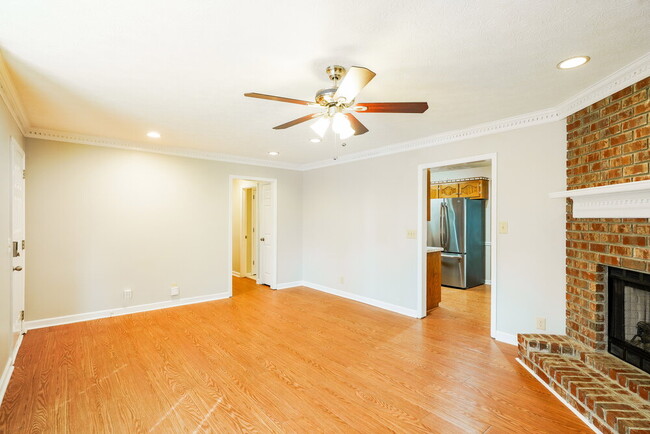 Building Photo - 218 Lakeside Park Dr