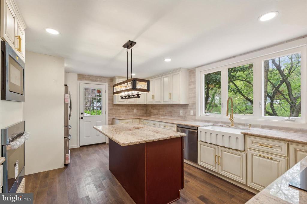 Primary Photo - 346 N Warren Ave