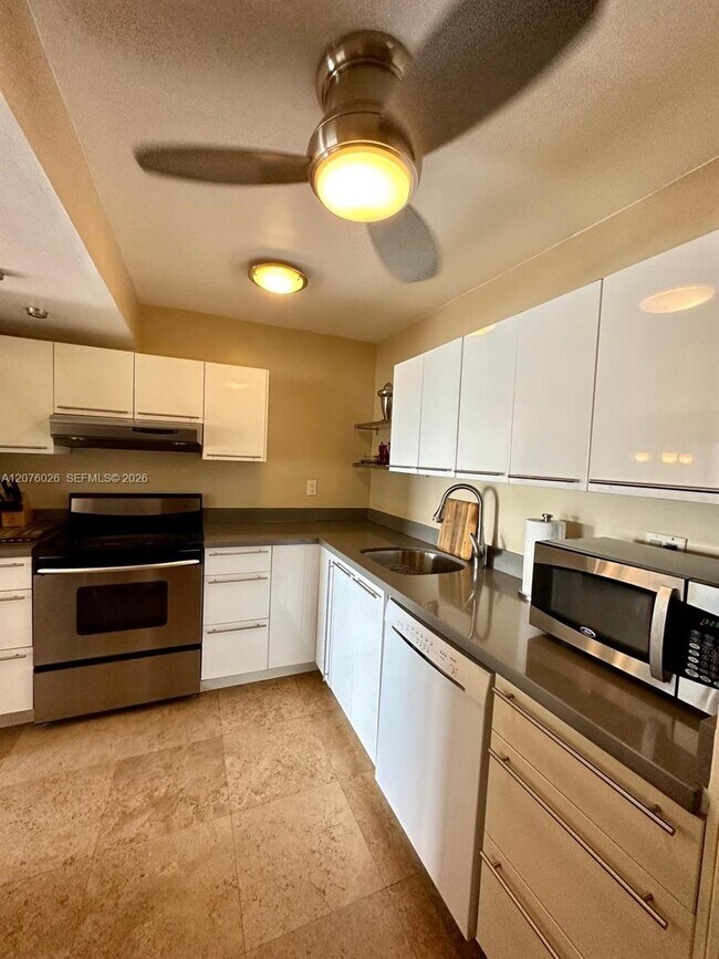 Building Photo - 1400 S Ocean Dr