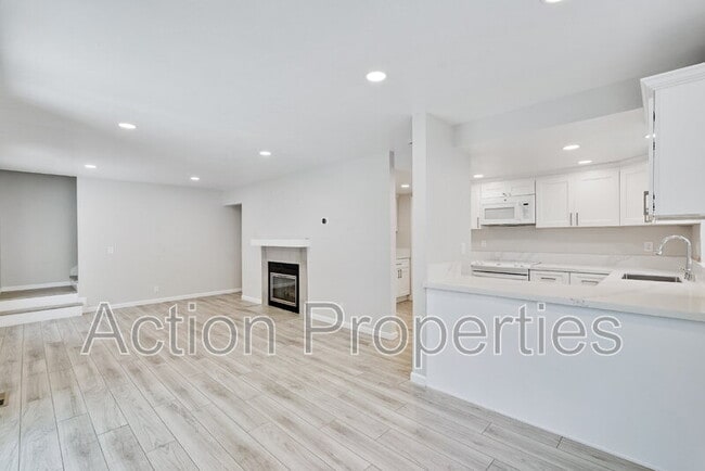 Building Photo - 2091 San Luis Ave