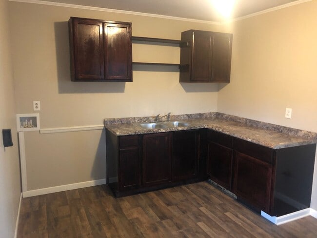 Foto del edificio - 4905 Kitt Pl