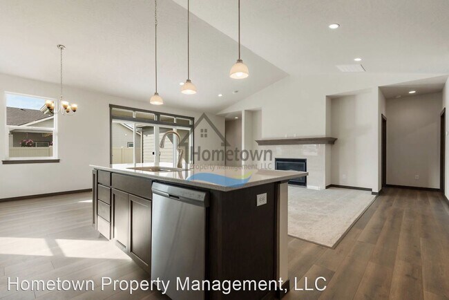Building Photo - 4 br, 2.5 bath House - 3290 N Backweight Lp