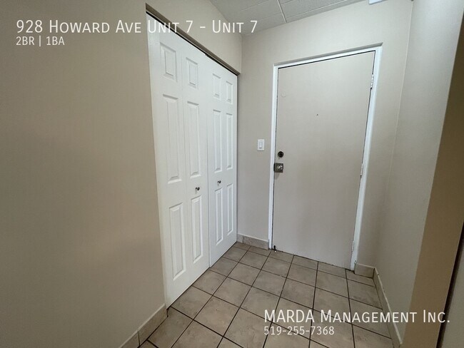 Photo du bâtiment - SPACIOUS 2 BED/1BATH IN CENTRAL WINDSOR + HYDRO