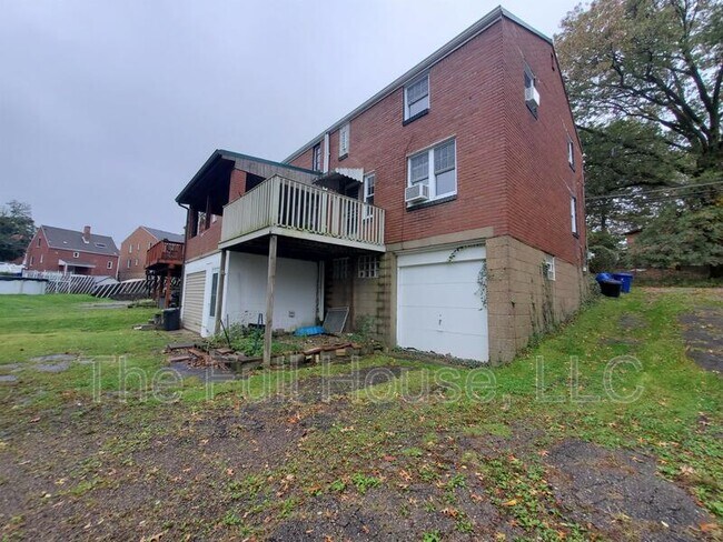 Building Photo - 1125 Normahill Dr