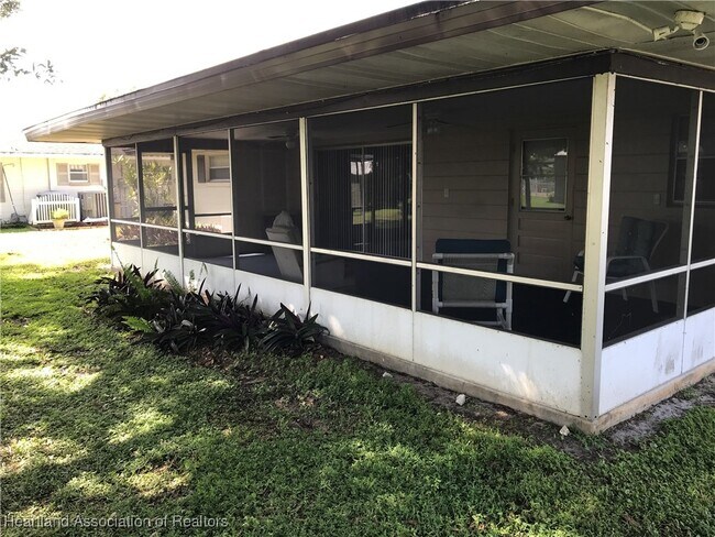 Building Photo - 2728 Queenswood Dr