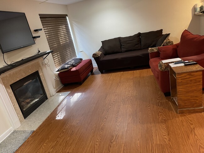 Foto del edificio - 301 Kingscote Ln