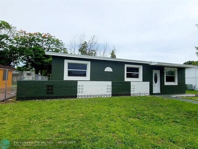 Foto del edificio - 10850 SW 221st St Rd